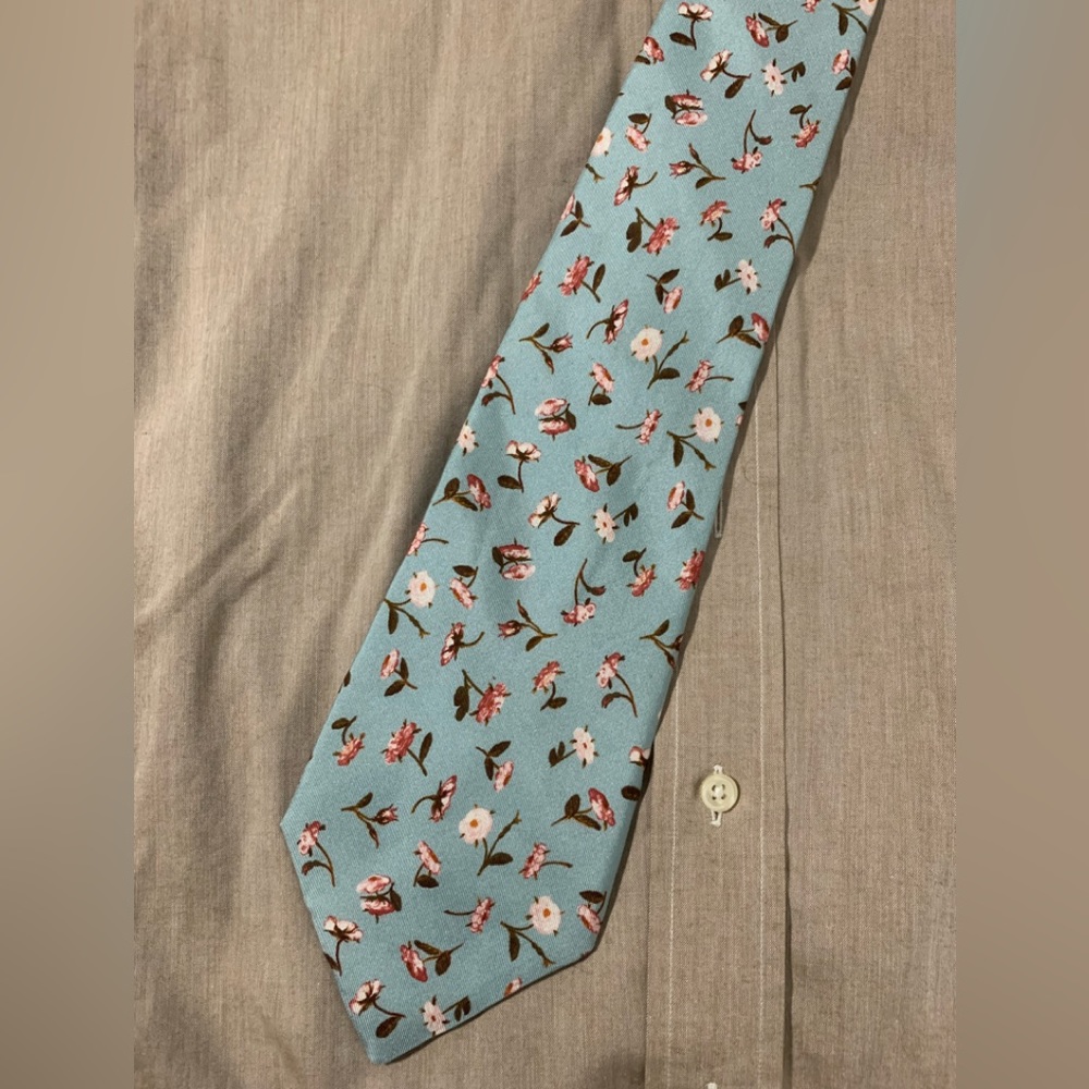 Blue flowered tie